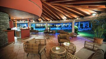 Poolside bar
