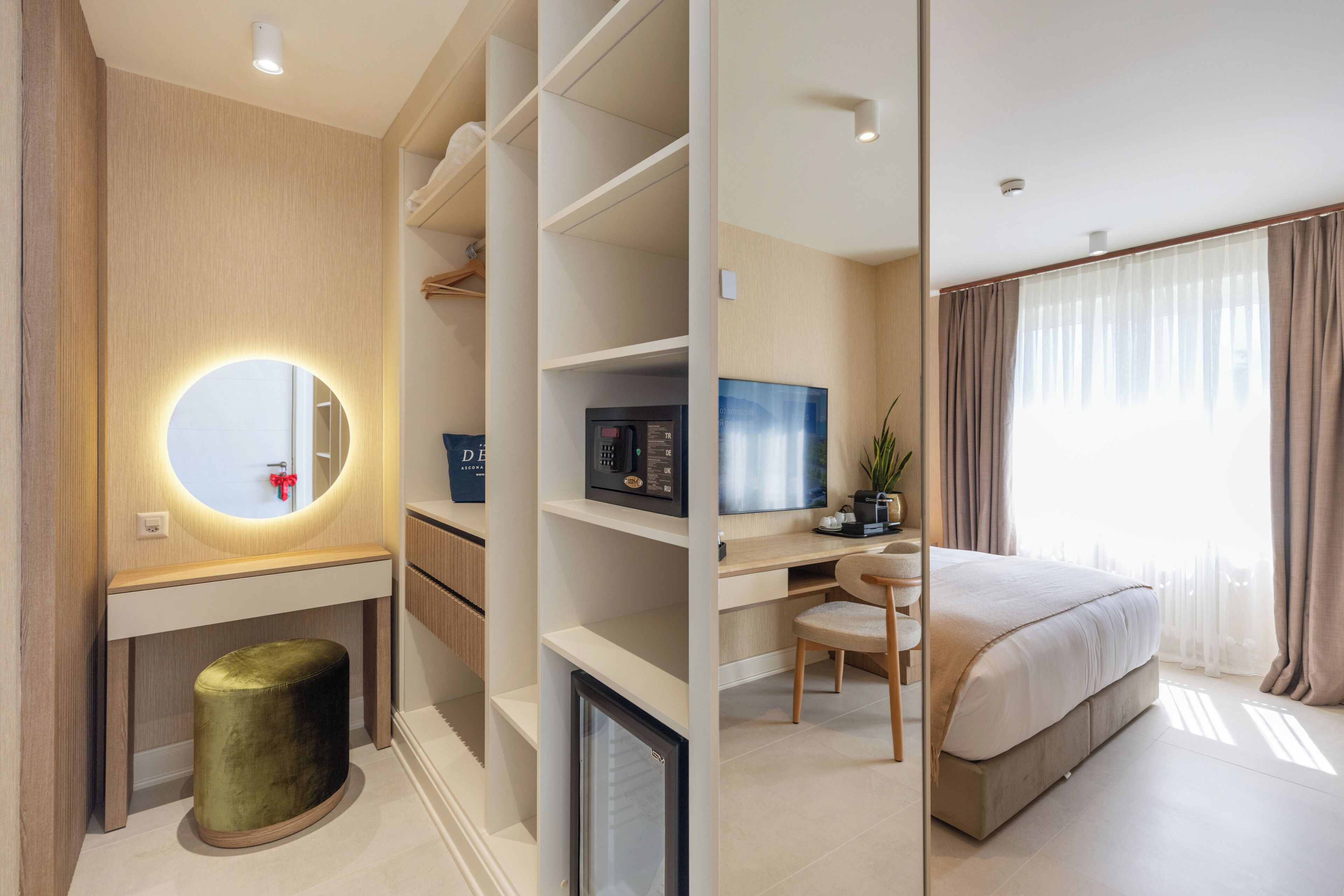 Habitación clásica con 1 cama doble o 2 individuales, terraza, vistas al complejo turístico | 1 dormitorio, sábanas italianas Frette, ropa de cama de alta calidad