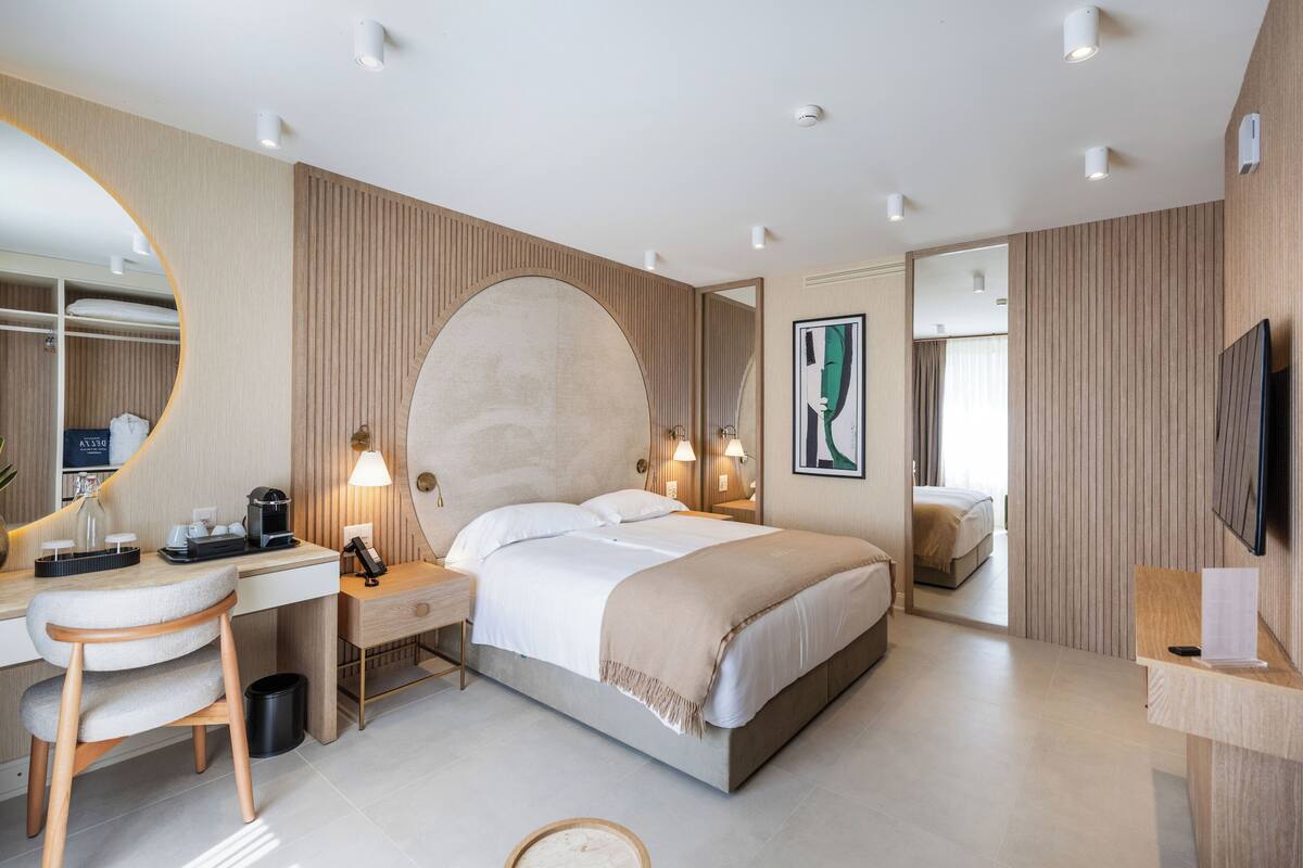 Habitación estándar con 1 cama matrimonial o 2 individuales, para no fumadores | 1 habitación, sábanas italianas Frette y ropa de cama de alta calidad 