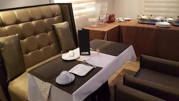 Breakfast and dinner served, local and international cuisine