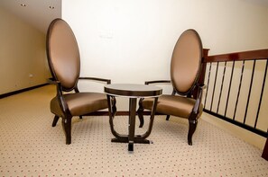 Executive Suite | Living area