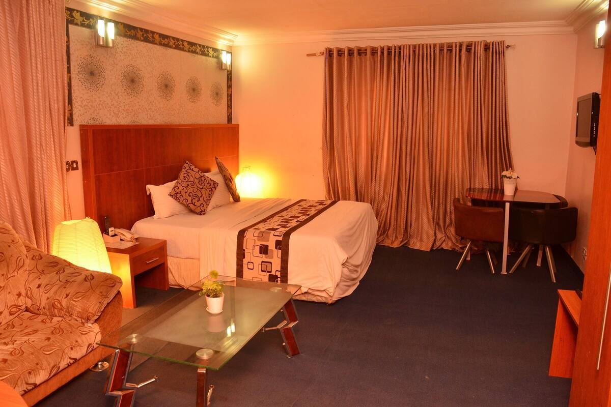 Royal Suite | Odada kasa, masa, ütü/ütü masası, ücretsiz kablosuz İnternet