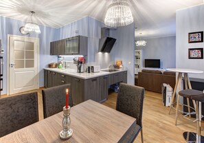 Presidential Suite, 2 Bedrooms | Private kitchen | Fridge, microwave, oven, stovetop - Boutique Apartments Classic (St. Petersburg)