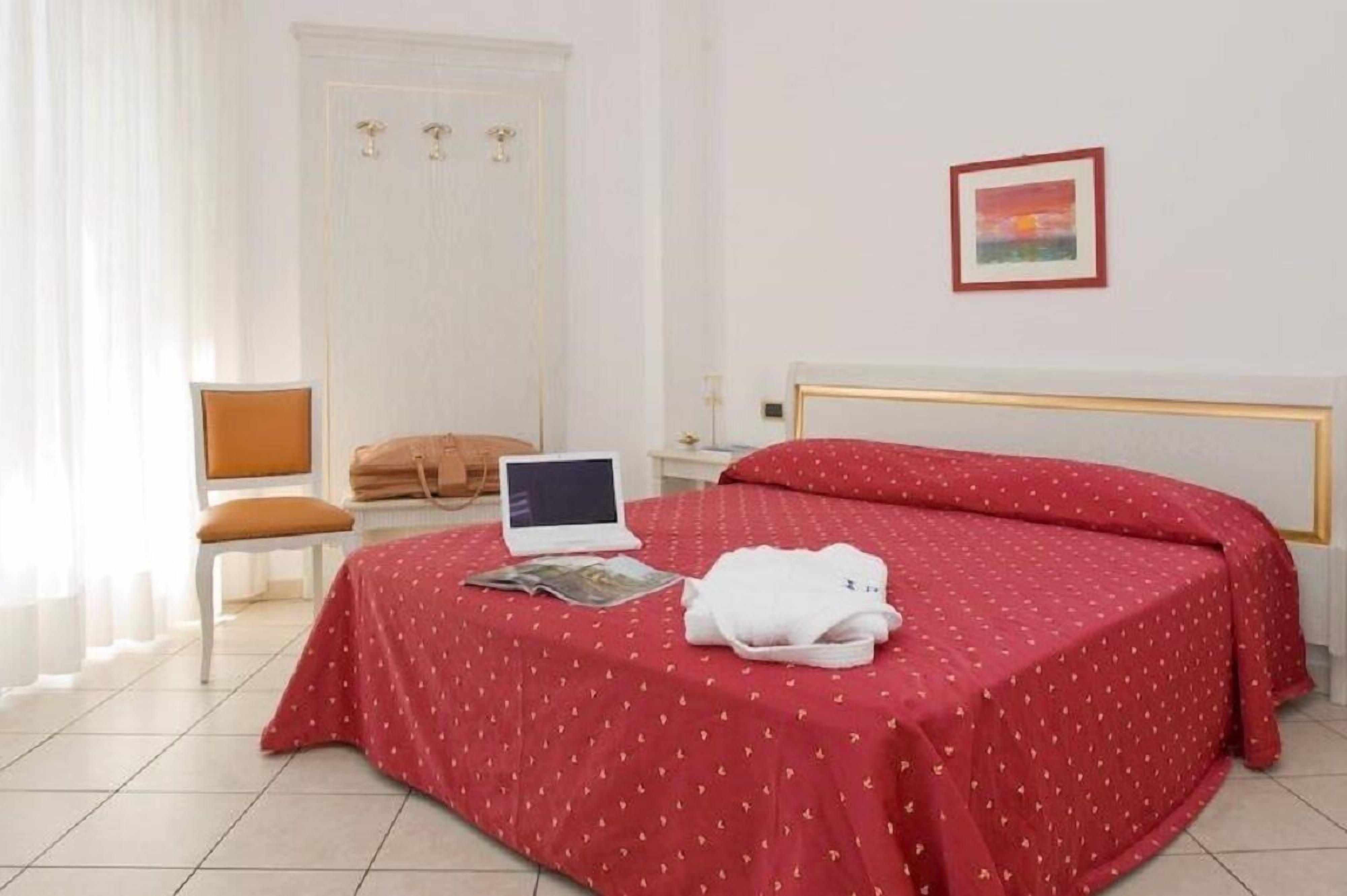 apartment, 1 bedroom | in-room safe, desk, free wifi