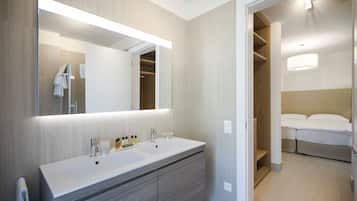 2 bedrooms, Frette Italian sheets, premium bedding, down comforters