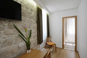 Superior Double or Twin Room, 1 Double Bed, Private Bathroom, Corner | Living area | Smart TV, Netflix