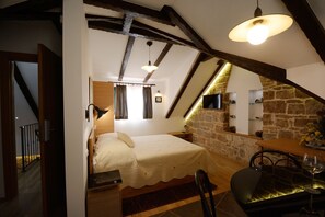 Superior studio suite, 1 tweepersoonsbed met slaapbank, keuken, op Executive verdieping | Een kluis op de kamer, een bureau, geluiddichte muren, gratis babybedden