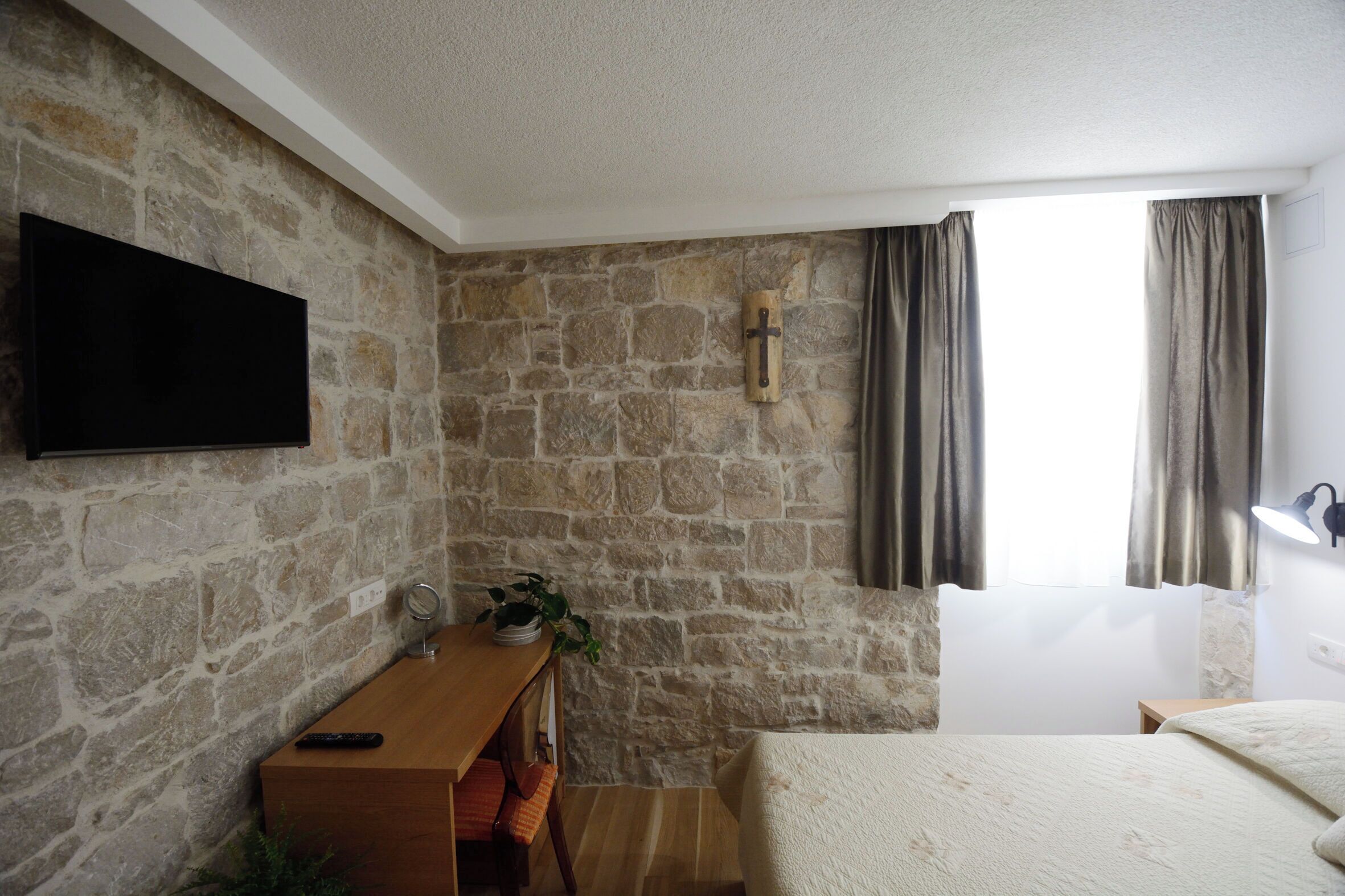 Room (S3) | In-room safe, desk, soundproofing, free cribs/infant beds