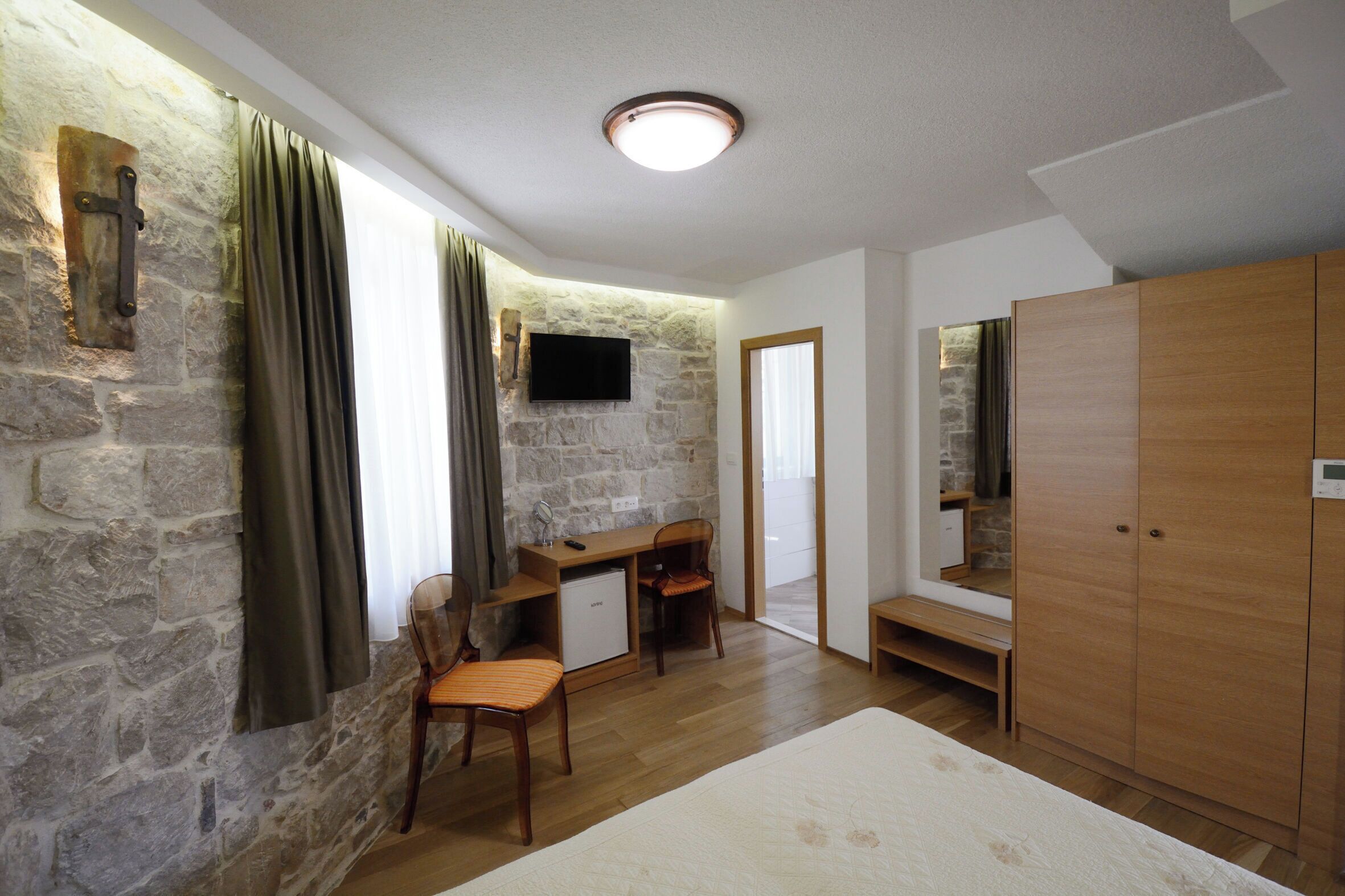 Room (S4) | In-room safe, desk, soundproofing, free cribs/infant beds