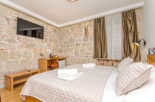 In-room safe, desk, soundproofing, free cribs/infant beds