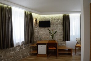 Superior Double or Twin Room, 1 Double Bed, Private Bathroom, Corner | Living area | Smart TV, Netflix