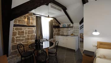 Studio (A5) | Eget kjøkken | Kjøleskap, kaffetrakter/tekoker og vannkoker