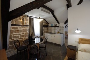 Studio (A5) | Private kitchen | Fridge, coffee/tea maker, electric kettle - Villa Desideria (Split)