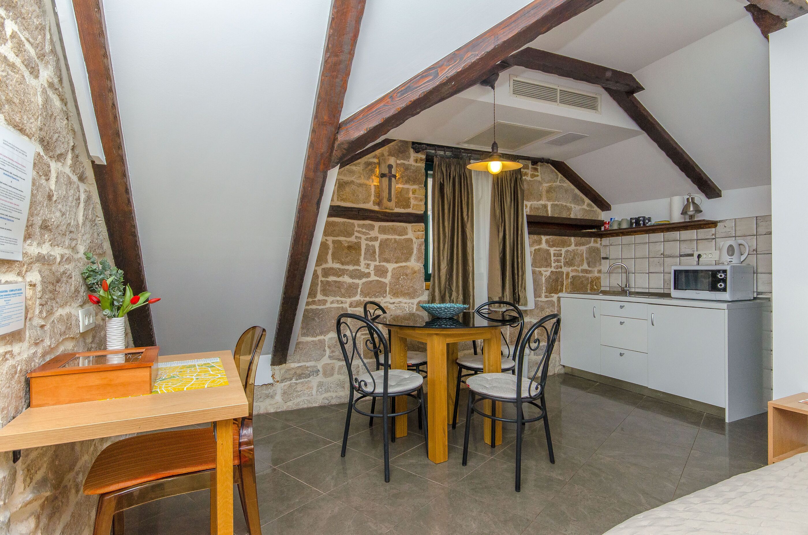 Studio (A5) | Dining