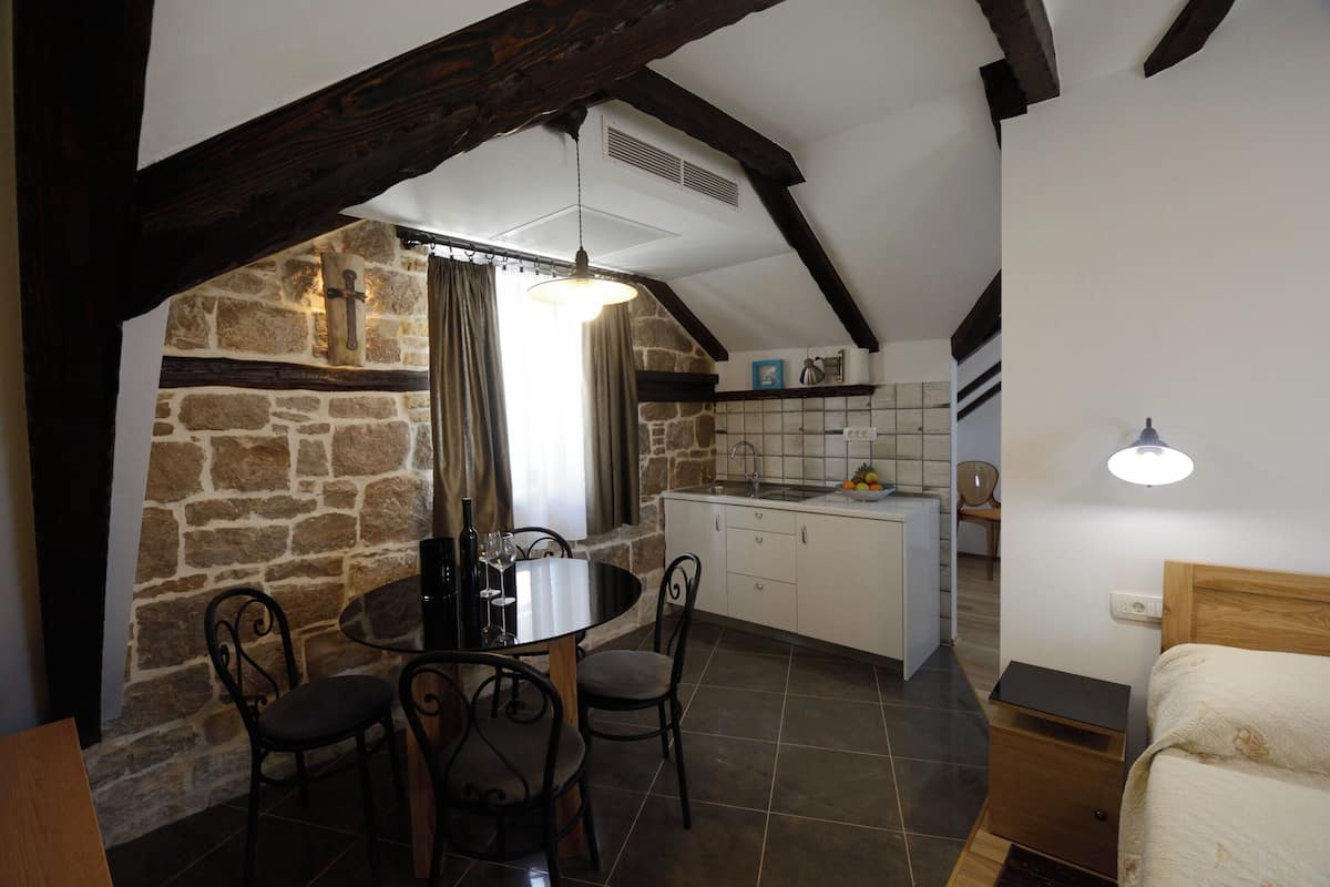 Refrigerador, cafetera/tetera, tetera/pava eléctrica