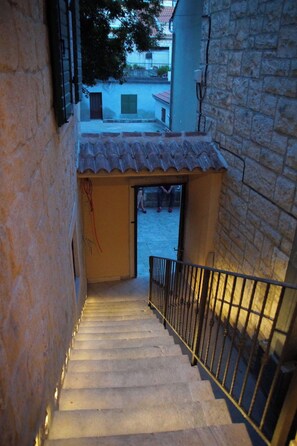 المنشأة من الداخل