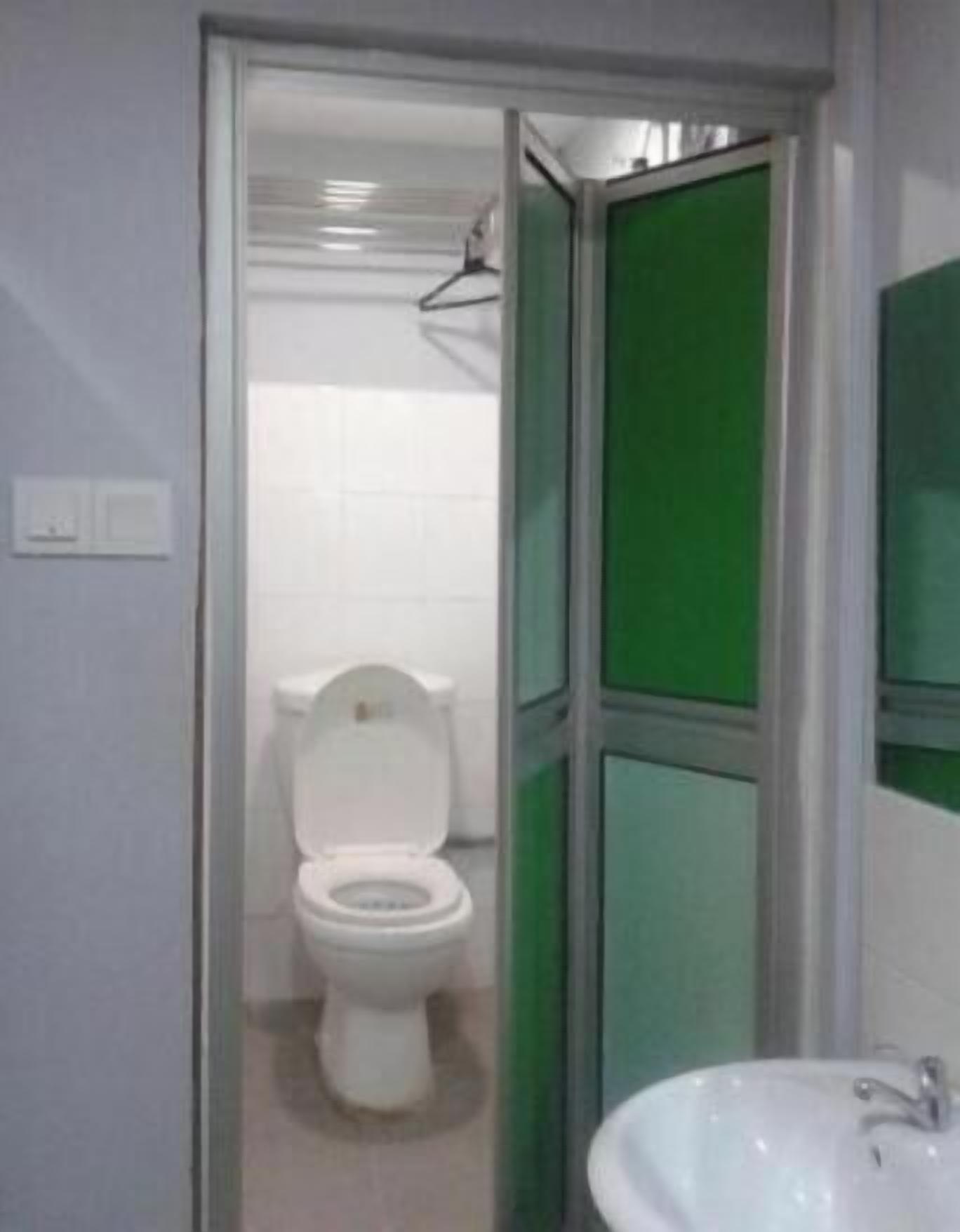 Bathroom | Shower, free toiletries, hair dryer, bidet