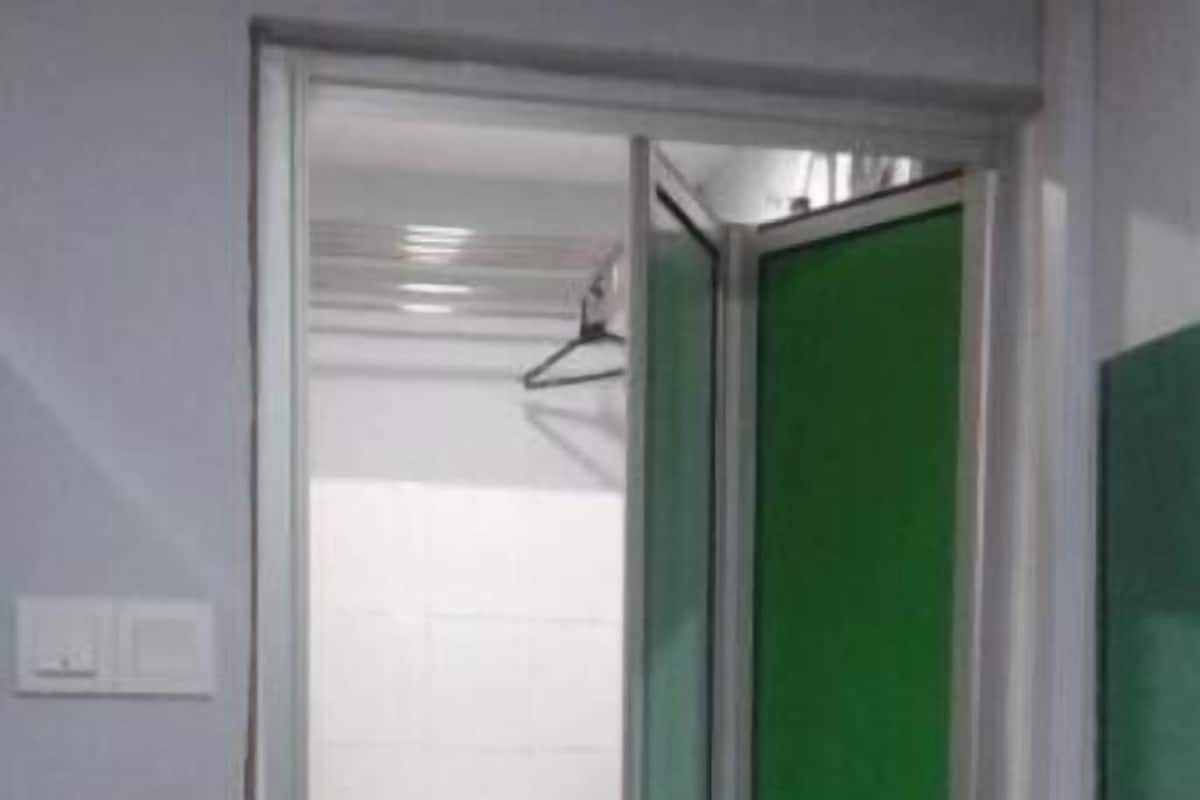 Bathroom | Shower, free toiletries, hair dryer, bidet