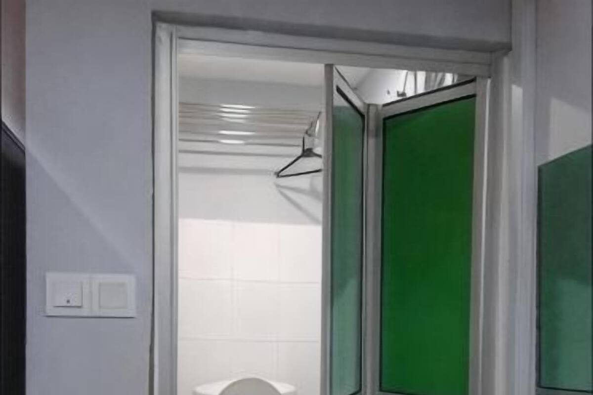 Bathroom | Shower, free toiletries, hair dryer, bidet