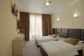 標準雙床房 | 迷你吧、熨斗/熨衣板、免費無線上網