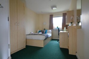 Large Standard Room with En-suite Bathroom | Desk, iron/ironing board, free WiFi, bed sheets - Bonington Student Village - Campus Accommodation (Loughborough)