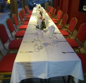 Breakfast, lunch and dinner served - ELEVEN'S Hôtel & Spa (Abidjan)