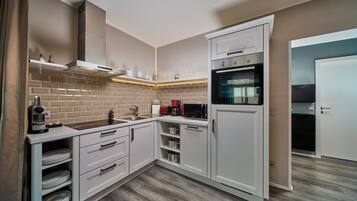 Leilighet – exclusive, 2 soverom, ikke-røyk (2nd Floor or Attic) | Eget kjøkken | Kjøleskap, mikrobølgeovn, ovn og kokeplater