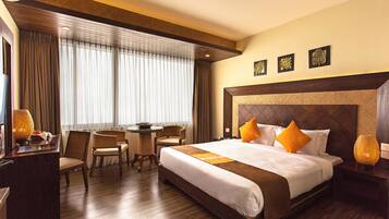 1 habitación, minibar, escritorio y tabla de planchar con plancha