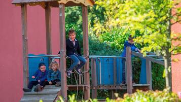 Zona de juegos infantil al aire libre