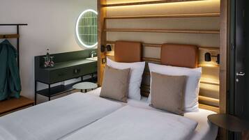 Premium Room | Premium bedding, in-room safe, desk, laptop workspace