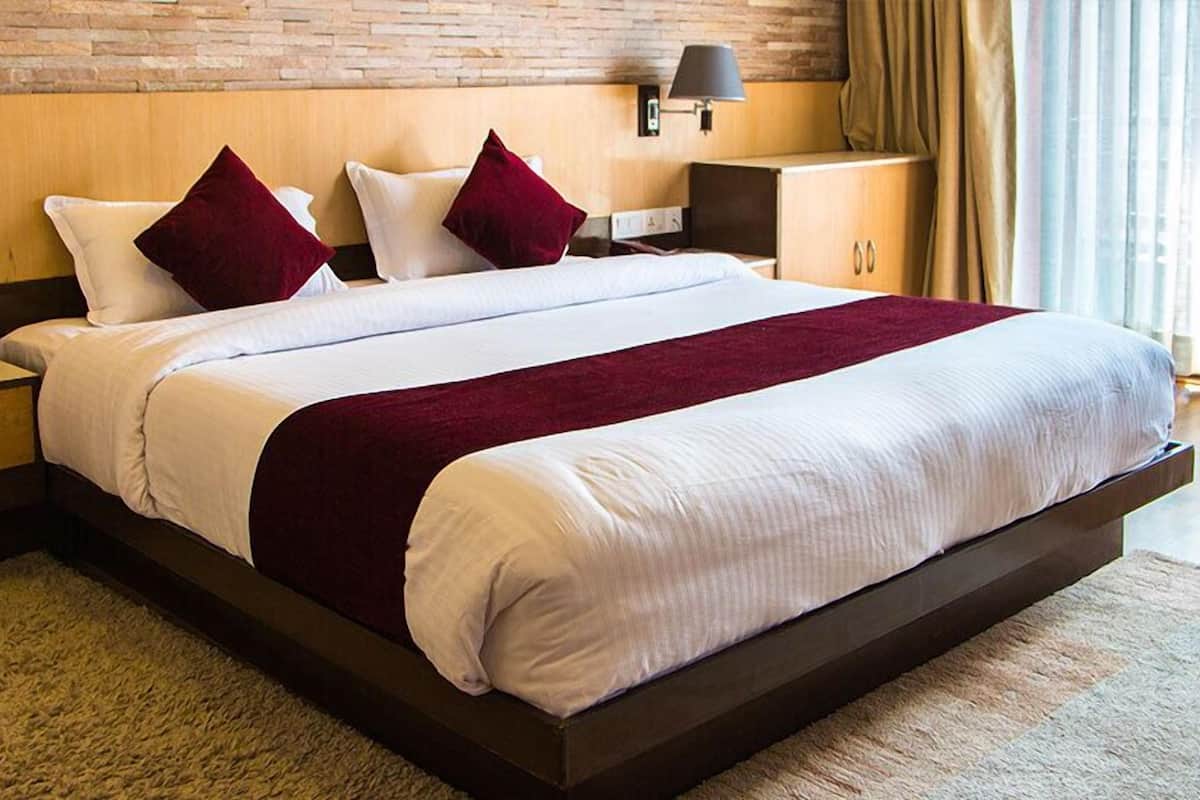 Premium bedding, minibar, desk, soundproofing