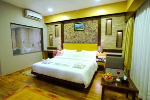 Ropa de cama de alta calidad, minibar y escritorio 