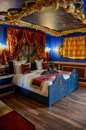 Premium bedding, soundproofing, cots/infant beds, bed sheets - Hotel Pirates World (Agde)