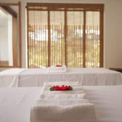 Couples treatment room(s), body treatments, body scrubs, facials
