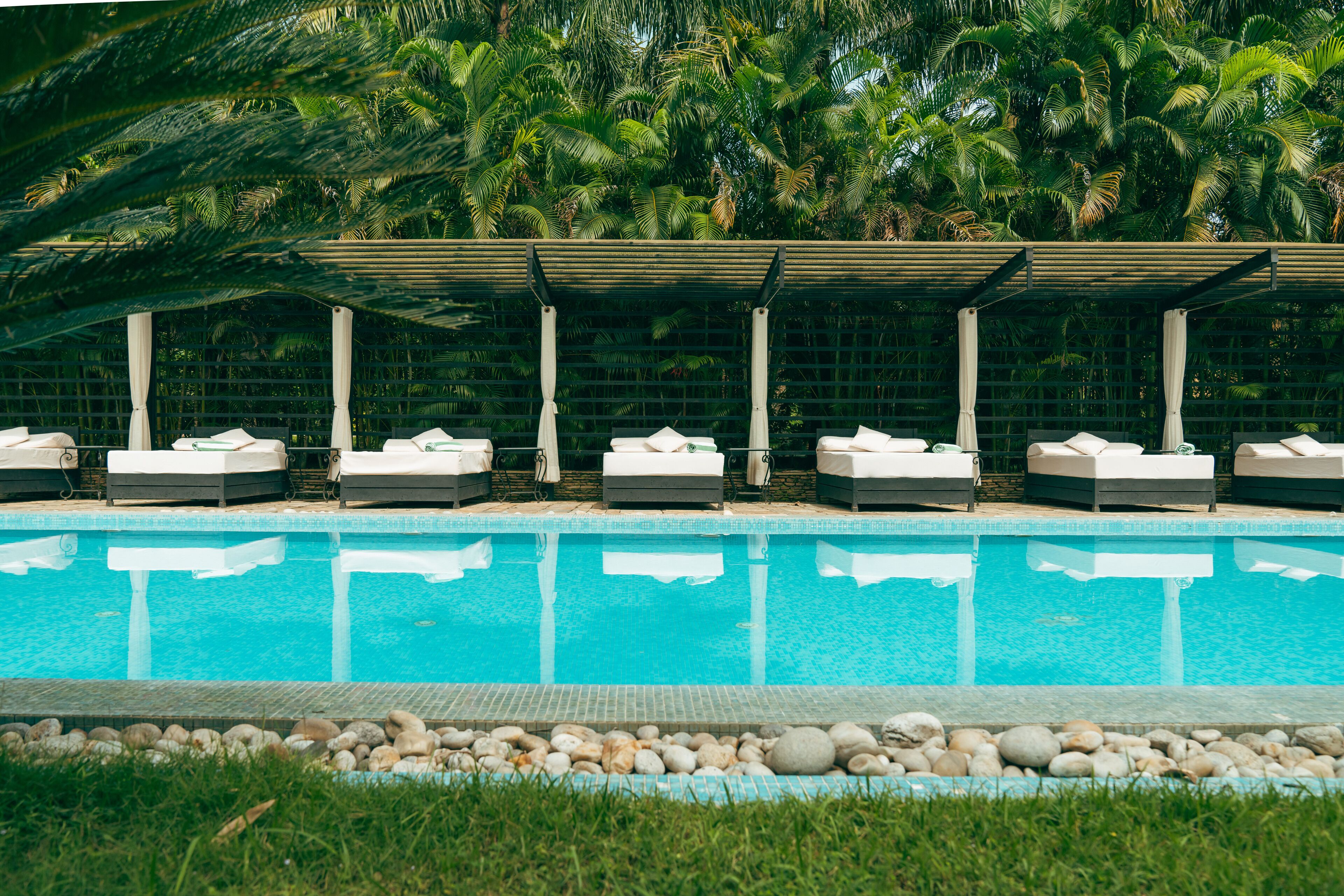 Außenpool, geöffnet von 08:00 Uhr bis 20:00 Uhr, Liegestühle