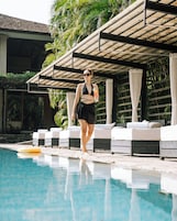 Una piscina al aire libre (de 08:00 a 20:00), tumbonas