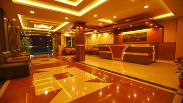 Lobby lounge