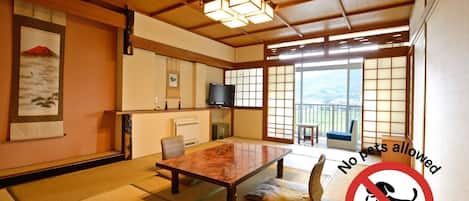 Traditional-Zimmer (Japanese Style for 4-5)