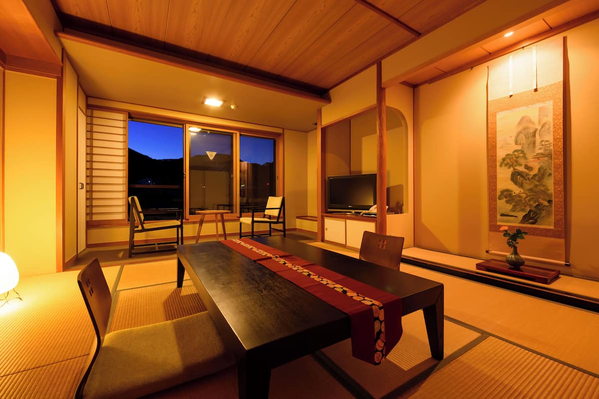 Japanese Style Room for 5 People | Minibar, in-room safe, desk, free wired Internet