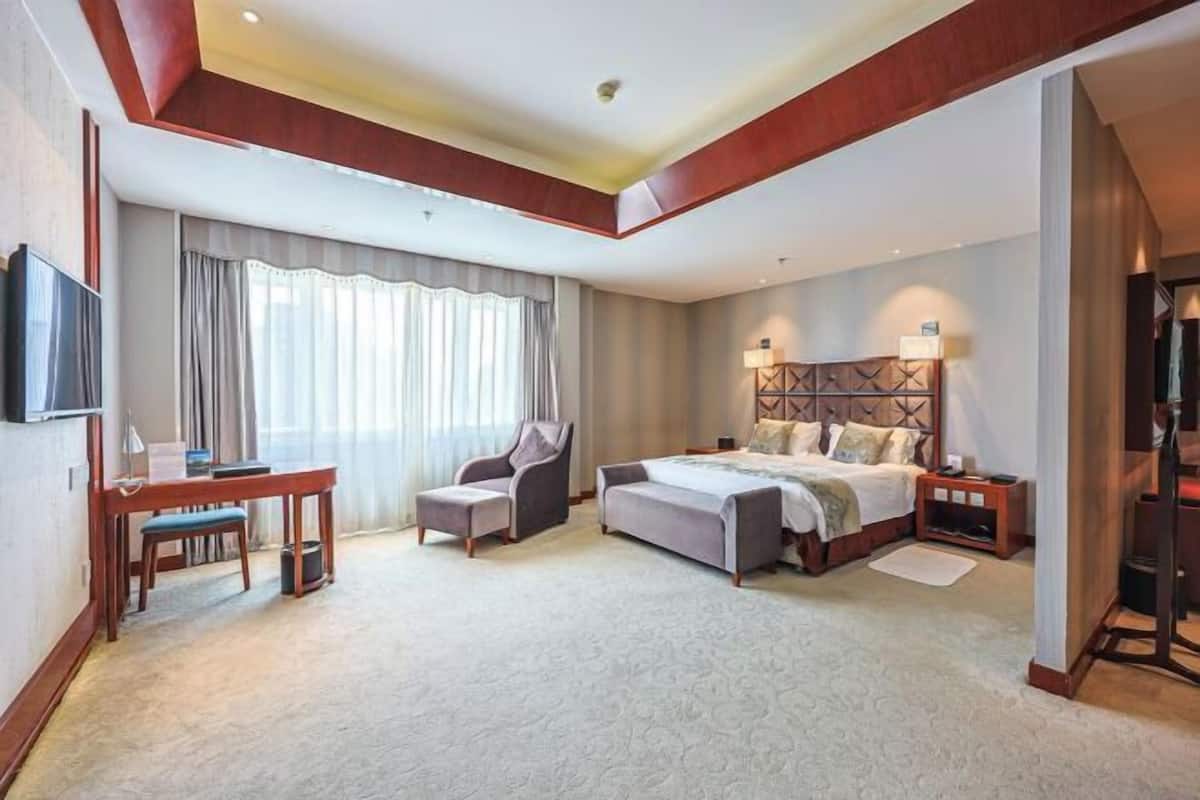 Minibar, két bảo mật tại phòng, bàn, màn/rèm cản sáng