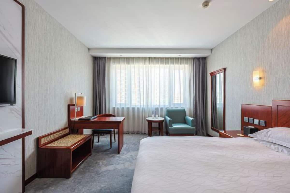 Minibar, két bảo mật tại phòng, bàn, màn/rèm cản sáng