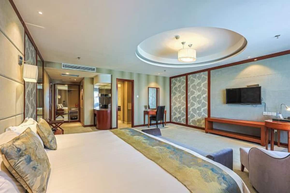 Minibar, két bảo mật tại phòng, bàn, màn/rèm cản sáng