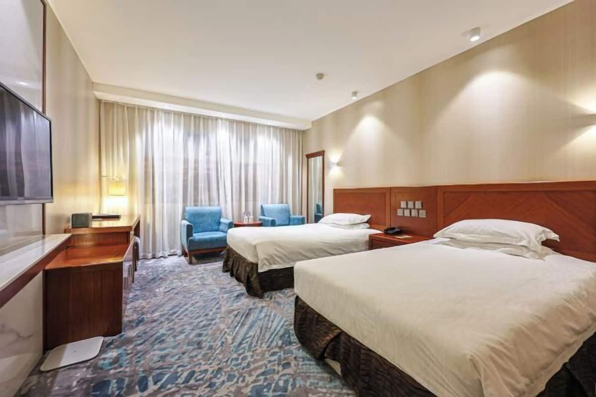 Minibar, két bảo mật tại phòng, bàn, màn/rèm cản sáng
