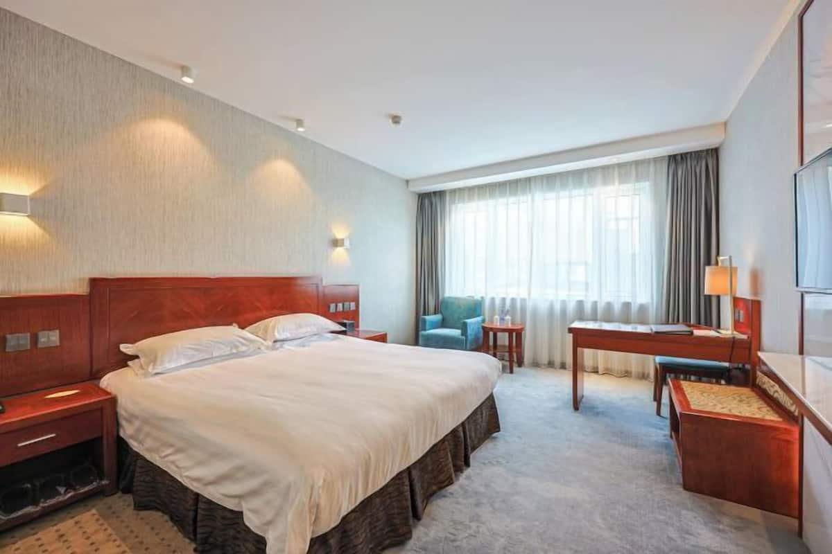 Minibar, két bảo mật tại phòng, bàn, màn/rèm cản sáng