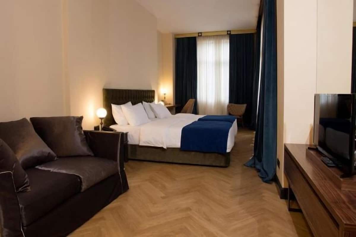 Minibar, Zimmersafe, Schreibtisch, schallisolierte Zimmer