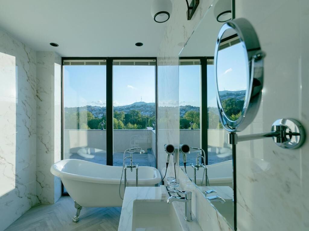 Suite, terrasse (Museum ) | Bad | Designertoalettartikler, hårføner, badekåper og tøfler