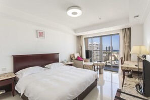 Suite Deluxe, vue sur la mer | Coffre-fort, bureau, accès au Wi-Fi (inclus)