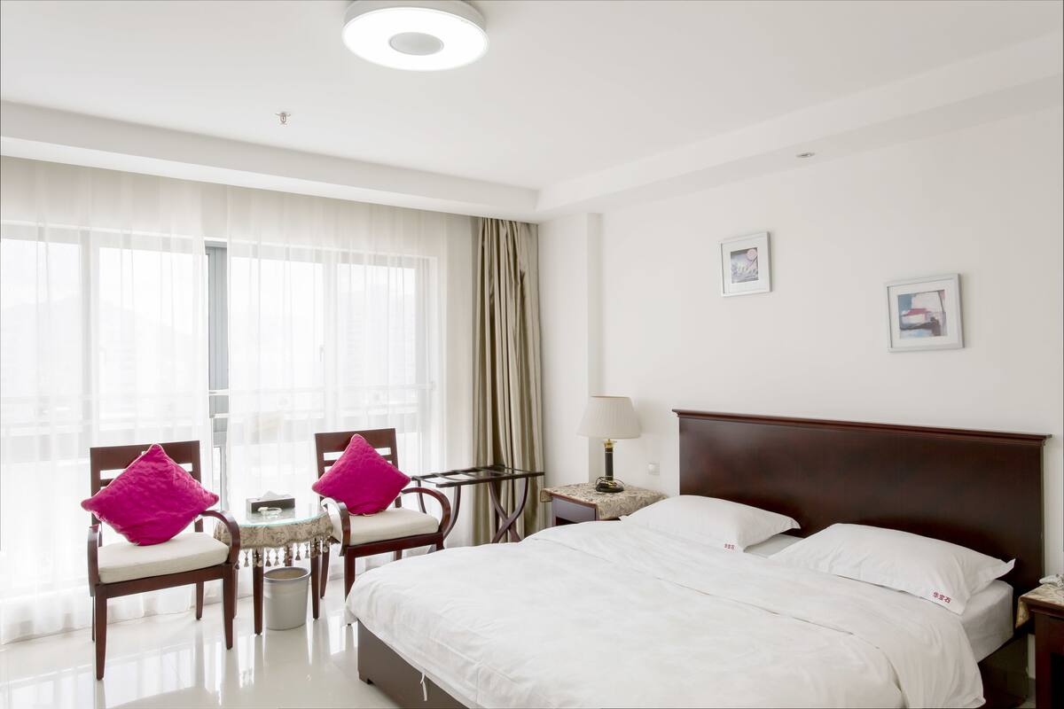 Comfort Double Room | In-room safe, desk, WiFi (free)