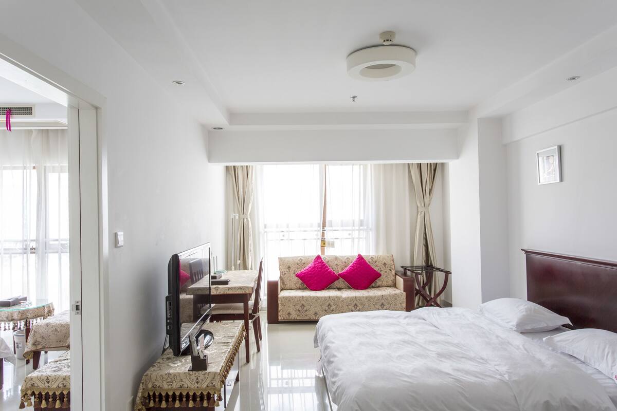 Family Suite | In-room safe, desk, WiFi (free)
