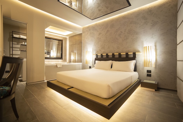 Comfort Double Room, Hot Tub (Elegance) | Minibar, in-room safe, desk, blackout drapes